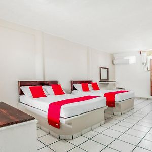 Habitación Estándar con 2 Camas Individuales